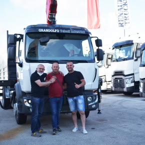 Nuovo Renault Trucks D 12 MED P4X2 ribaltabile trilaterale con gru Fassi