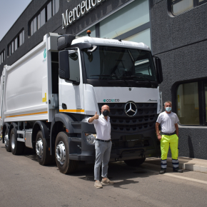Nuovo Arocs Mercedes-Benz, allestito per raccolta e trasporto rifiuti