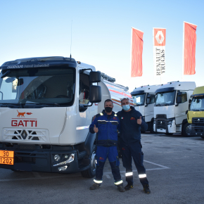  Veicolo D Renault Trucks con cisterna per distribuzione carburante