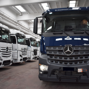 Nuovo Arocs Mercedes-Benz con allestimento GRU COPMA 1400 9J6