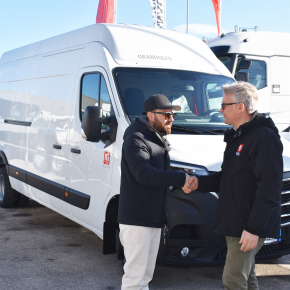 Nuovo furgone Master Renault Trucks full optional!