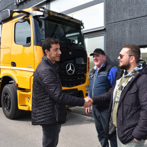 Nuovo Mercedes Arocs due assi con Mirror Cam e sistemi d'ultima generazione!