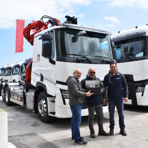 Motrice 3 assi Renault Trucks per azienda di gestione rifiuti!