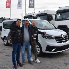 Nuovo Trafic 9 posti Renault Trucks!