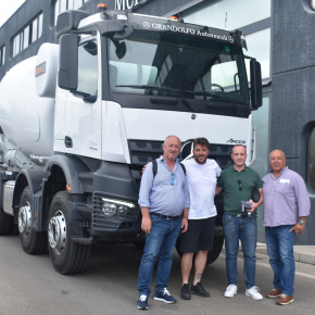 Nuovo Mercedes Arocs 4145 B 8x4 con betoniera CIFA RY1300
